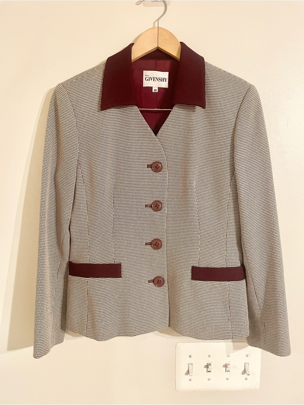 Vintage Miss Givenchy Tailored Houndstooth Tweed Blazer Trimmed With Burgundy 40